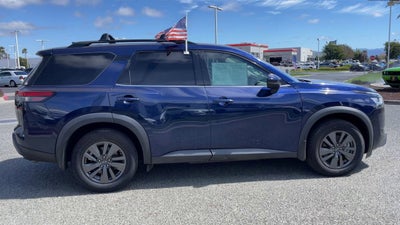 2022 Nissan Pathfinder SV