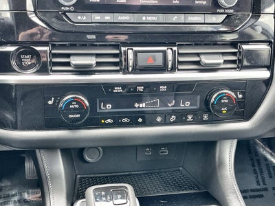 2025 Nissan Pathfinder SV