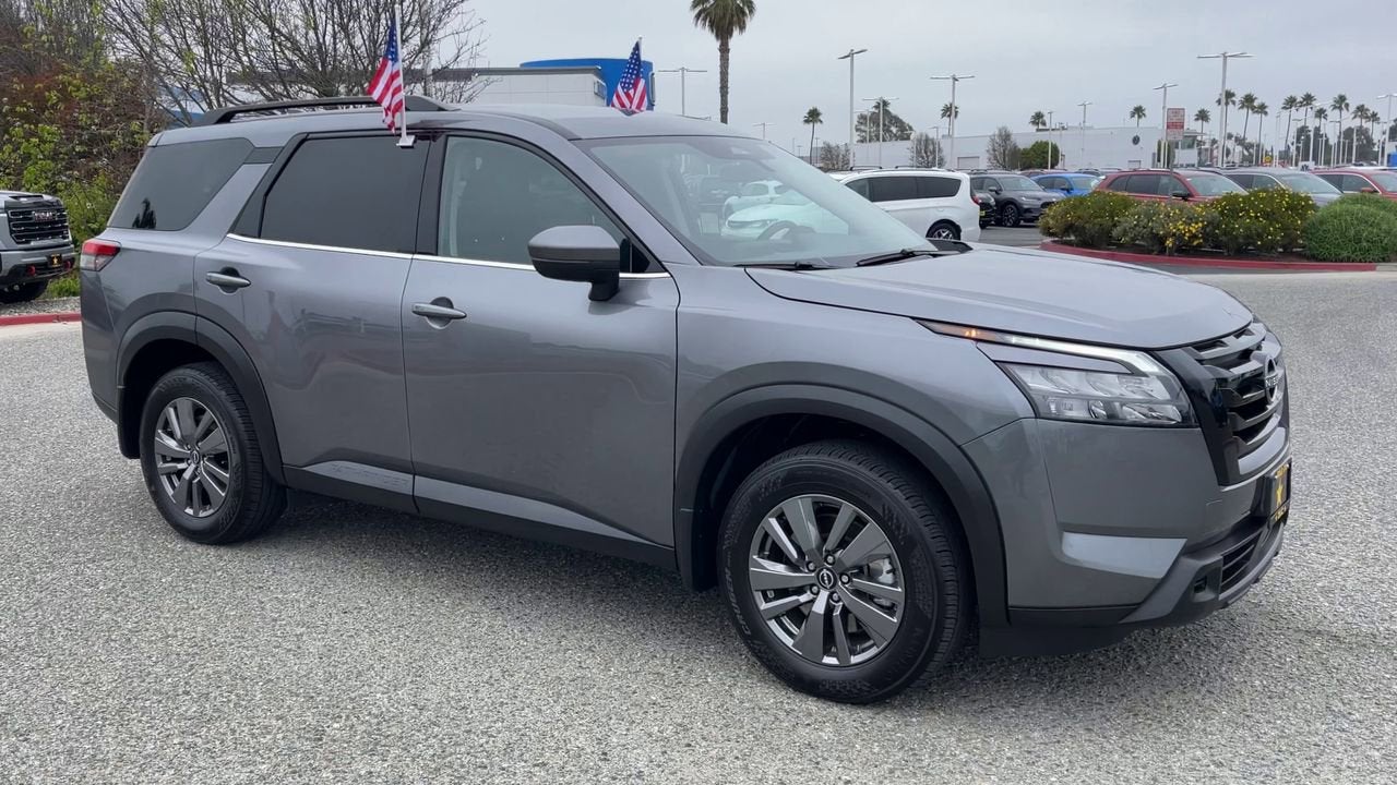 2025 Nissan Pathfinder SV