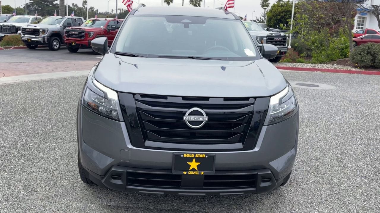 2025 Nissan Pathfinder SV