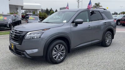 2025 Nissan Pathfinder SV