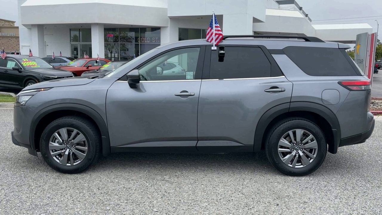 2025 Nissan Pathfinder SV
