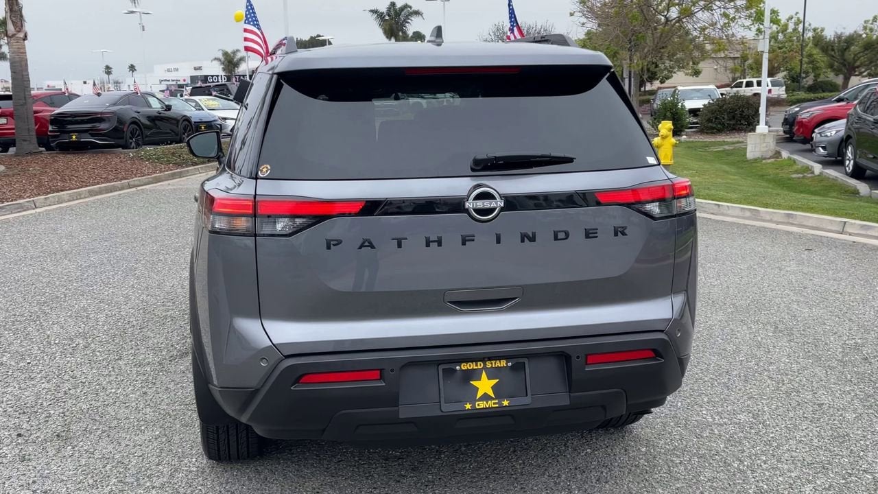 2025 Nissan Pathfinder SV