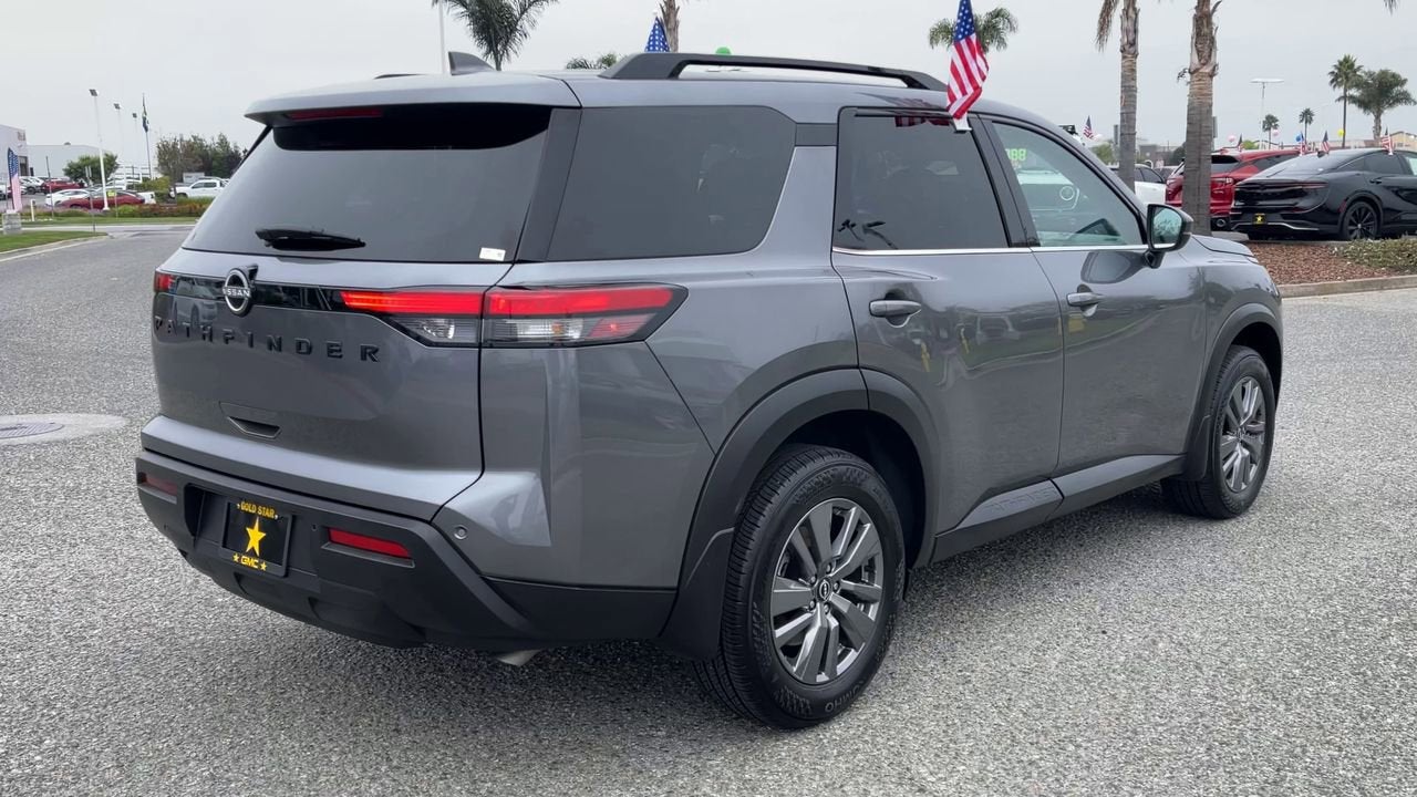 2025 Nissan Pathfinder SV