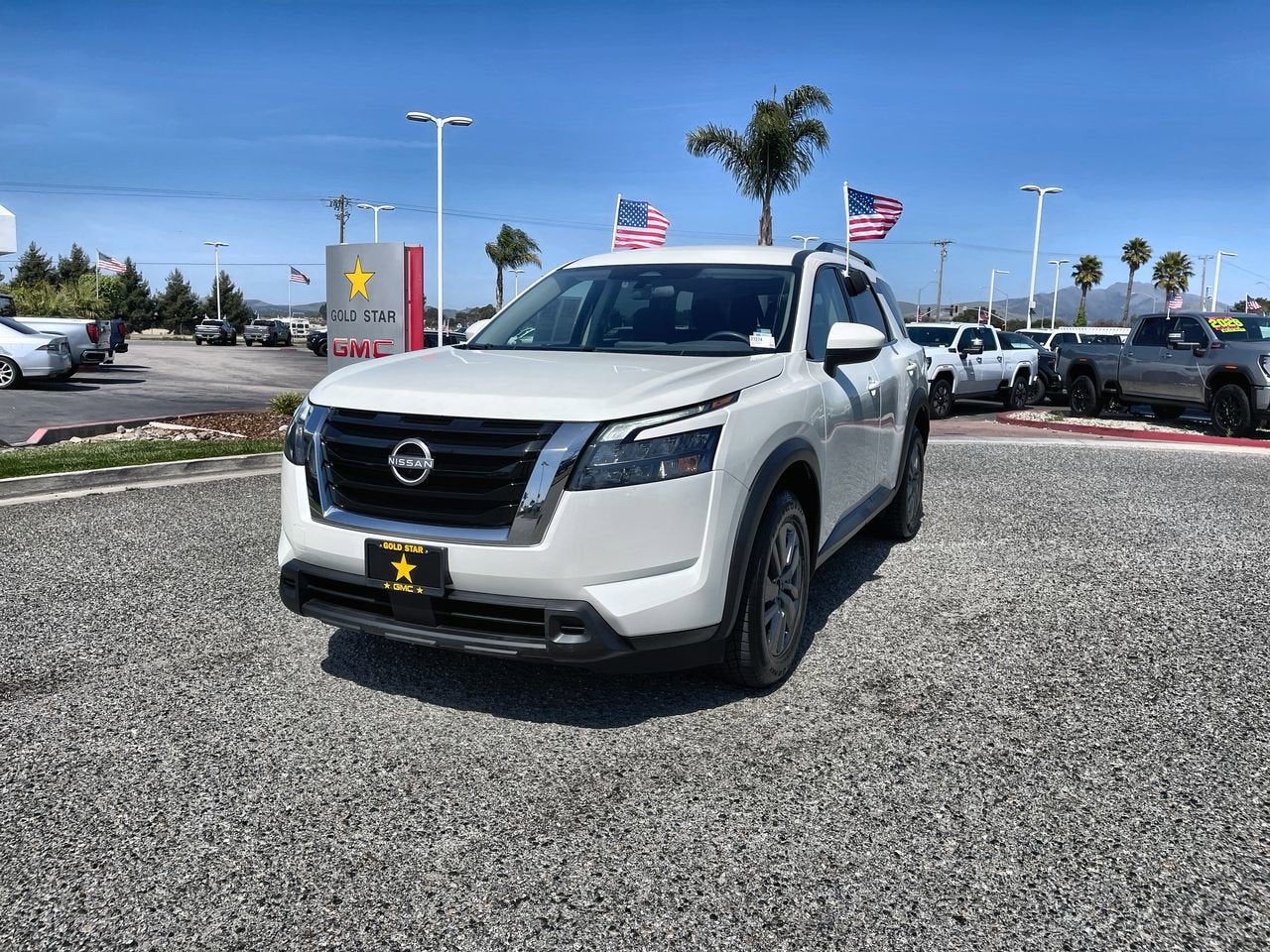 2024 Nissan Pathfinder SV