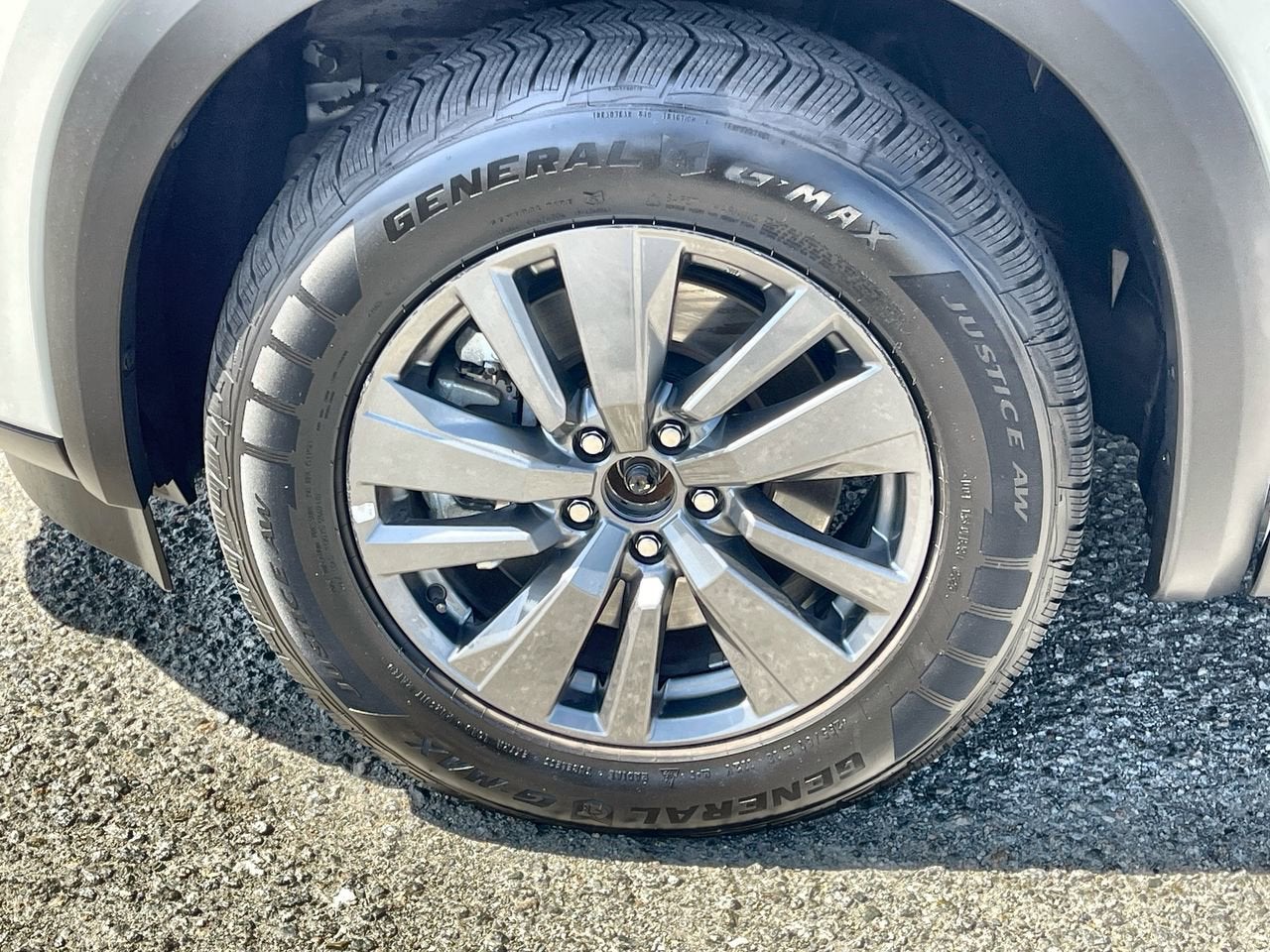 2024 Nissan Pathfinder SV