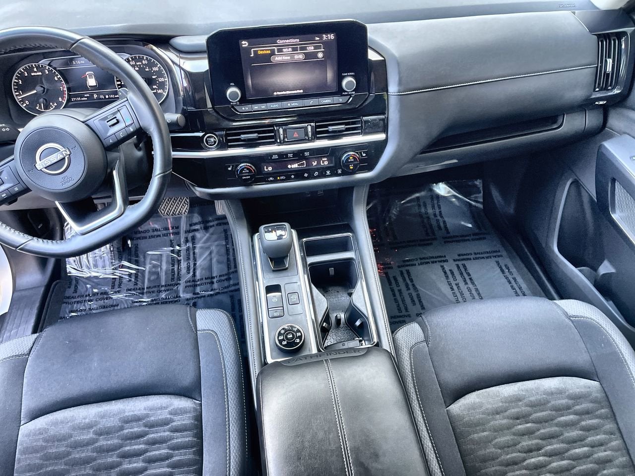 2024 Nissan Pathfinder SV