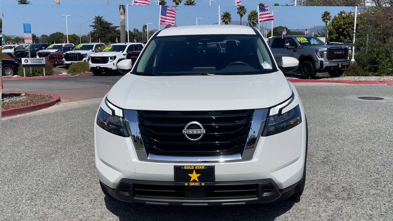 2024 Nissan Pathfinder SV