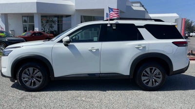 2024 Nissan Pathfinder SV