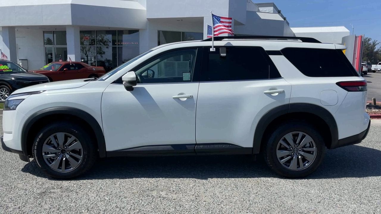 2024 Nissan Pathfinder SV