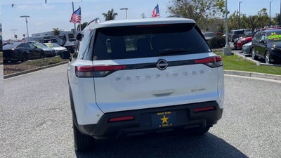2024 Nissan Pathfinder SV