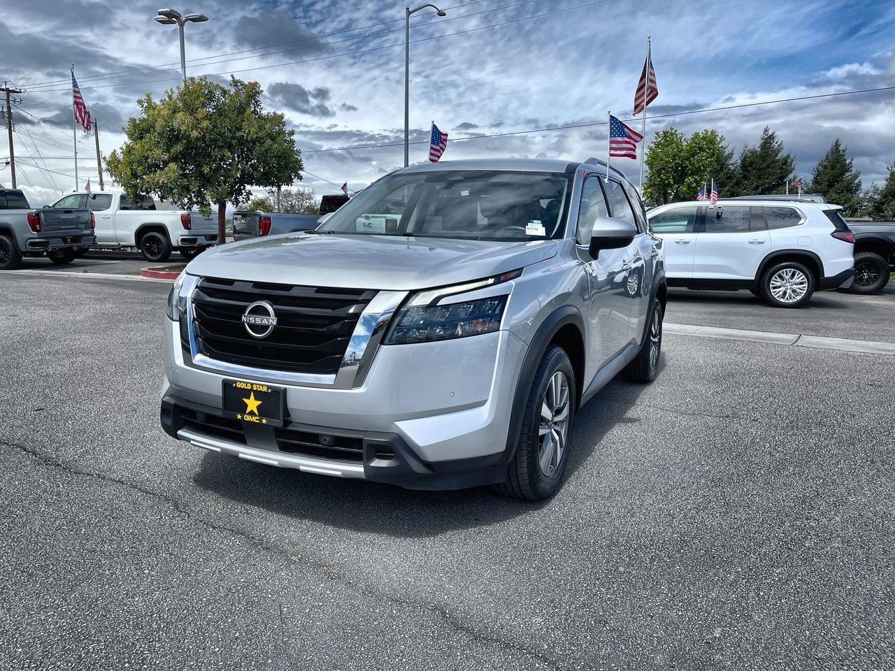 2025 Nissan Pathfinder SL