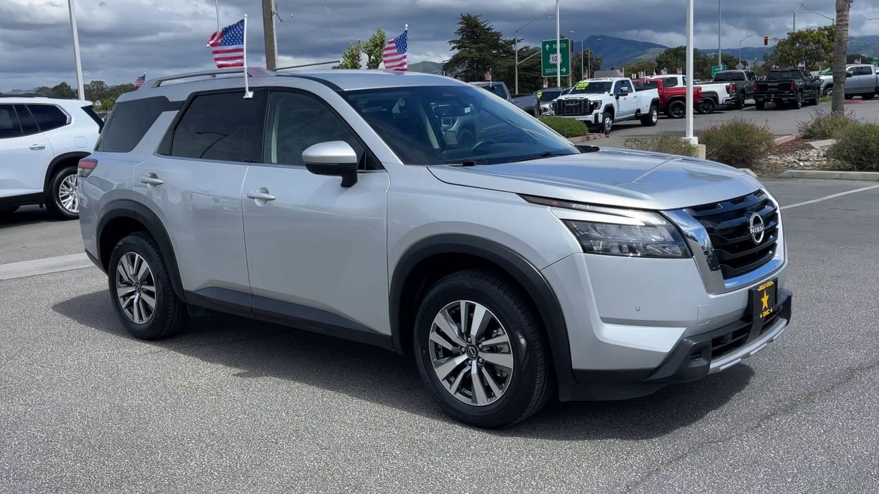 2025 Nissan Pathfinder SL