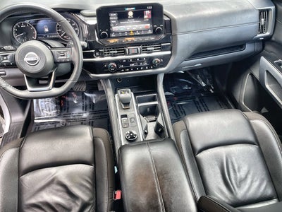 2025 Nissan Pathfinder SL