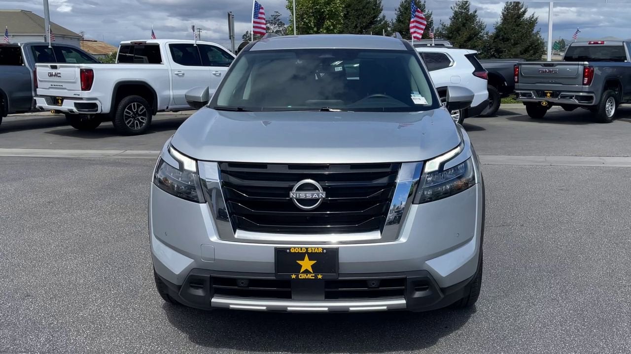 2025 Nissan Pathfinder SL