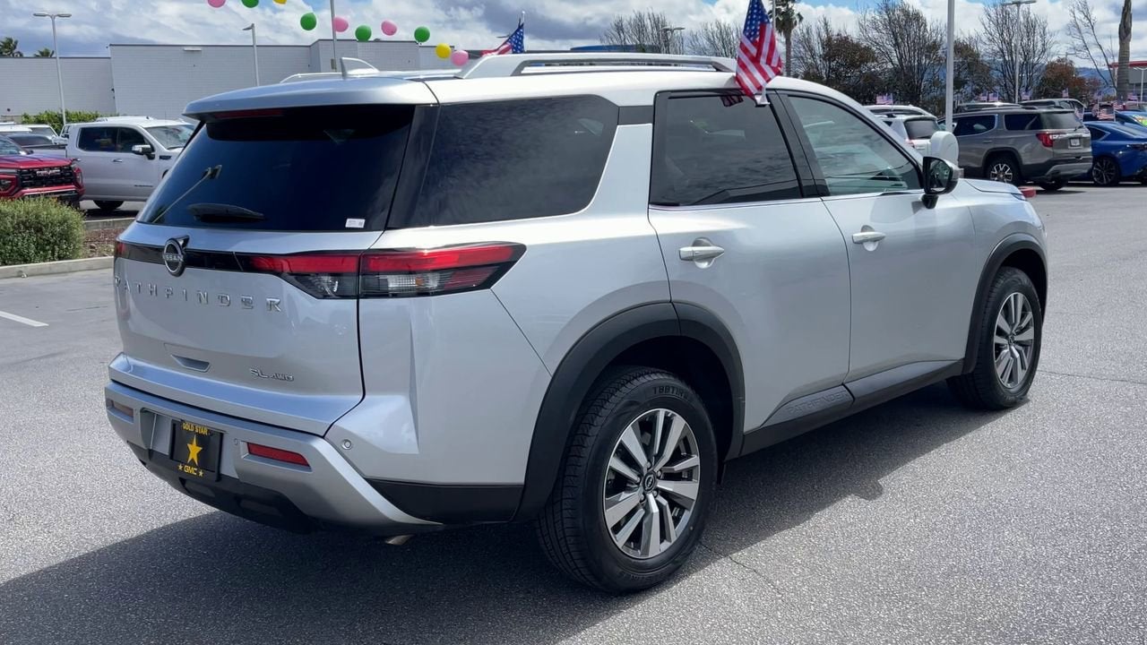 2025 Nissan Pathfinder SL