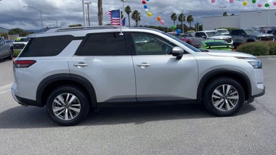 2025 Nissan Pathfinder SL