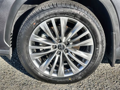 2023 Toyota Highlander Hybrid Platinum