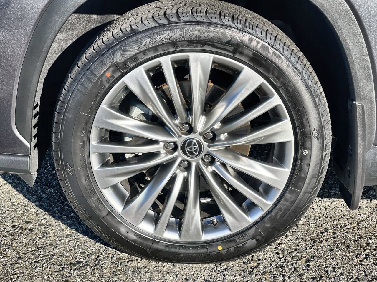 2023 Toyota Highlander Hybrid Platinum