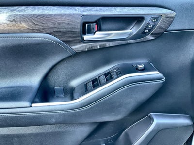 2023 Toyota Highlander Hybrid Platinum