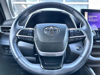 2023 Toyota Highlander Hybrid Platinum