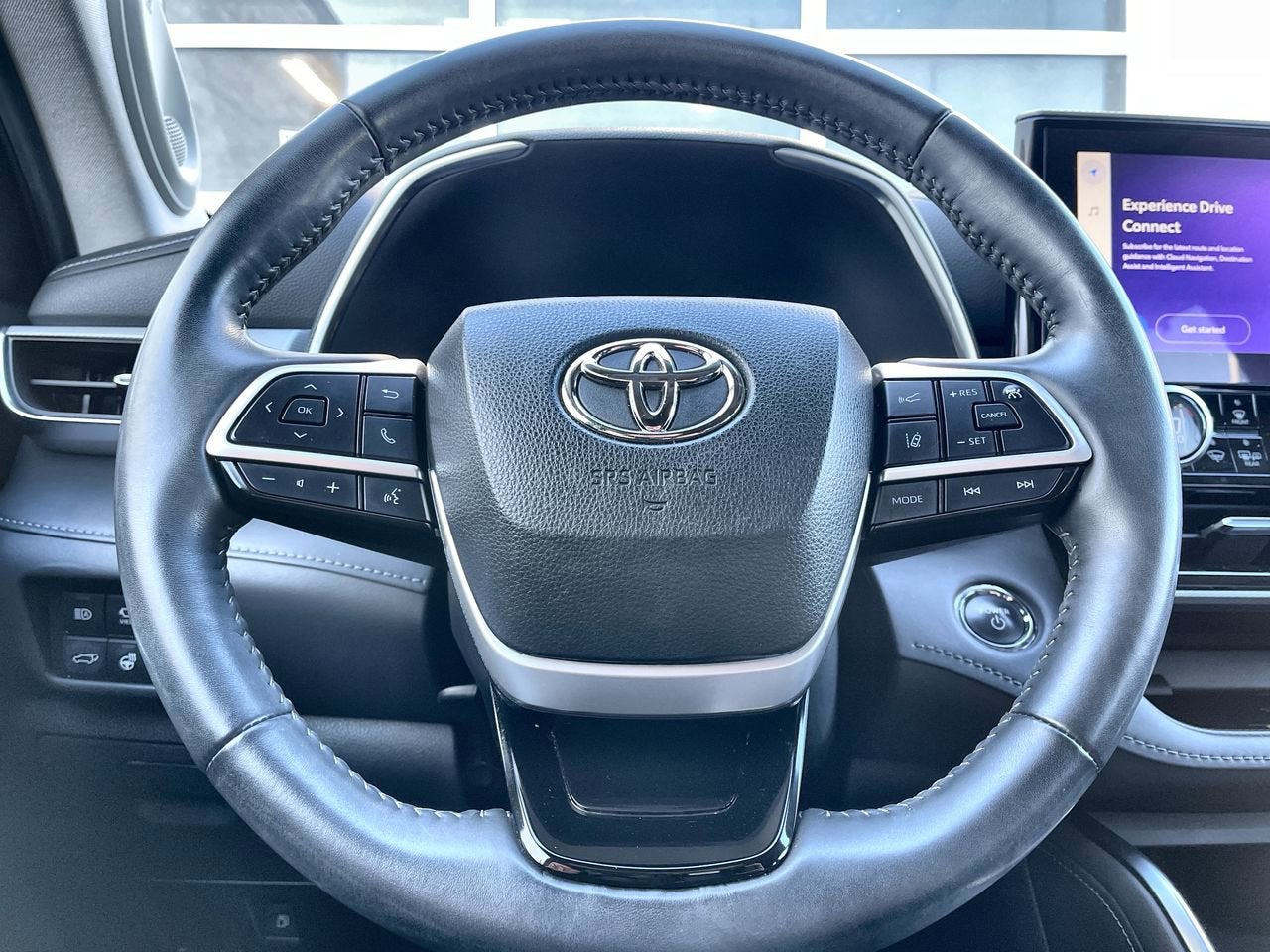 2023 Toyota Highlander Hybrid Platinum