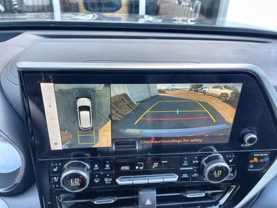 2023 Toyota Highlander Hybrid Platinum