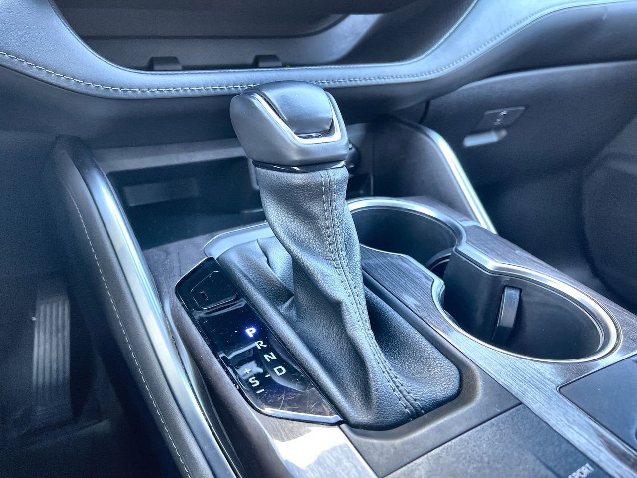 2023 Toyota Highlander Hybrid Platinum