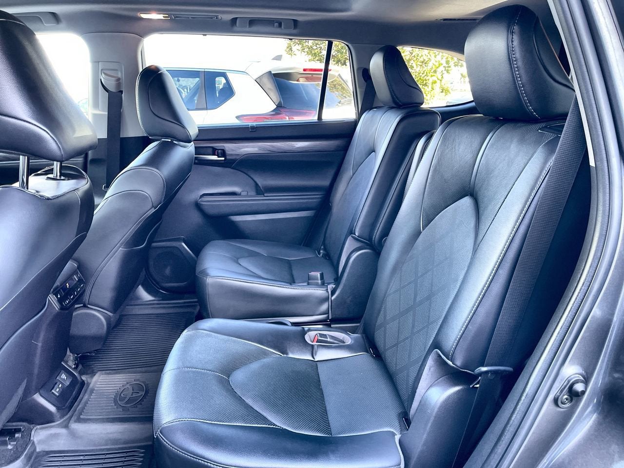 2023 Toyota Highlander Hybrid Platinum