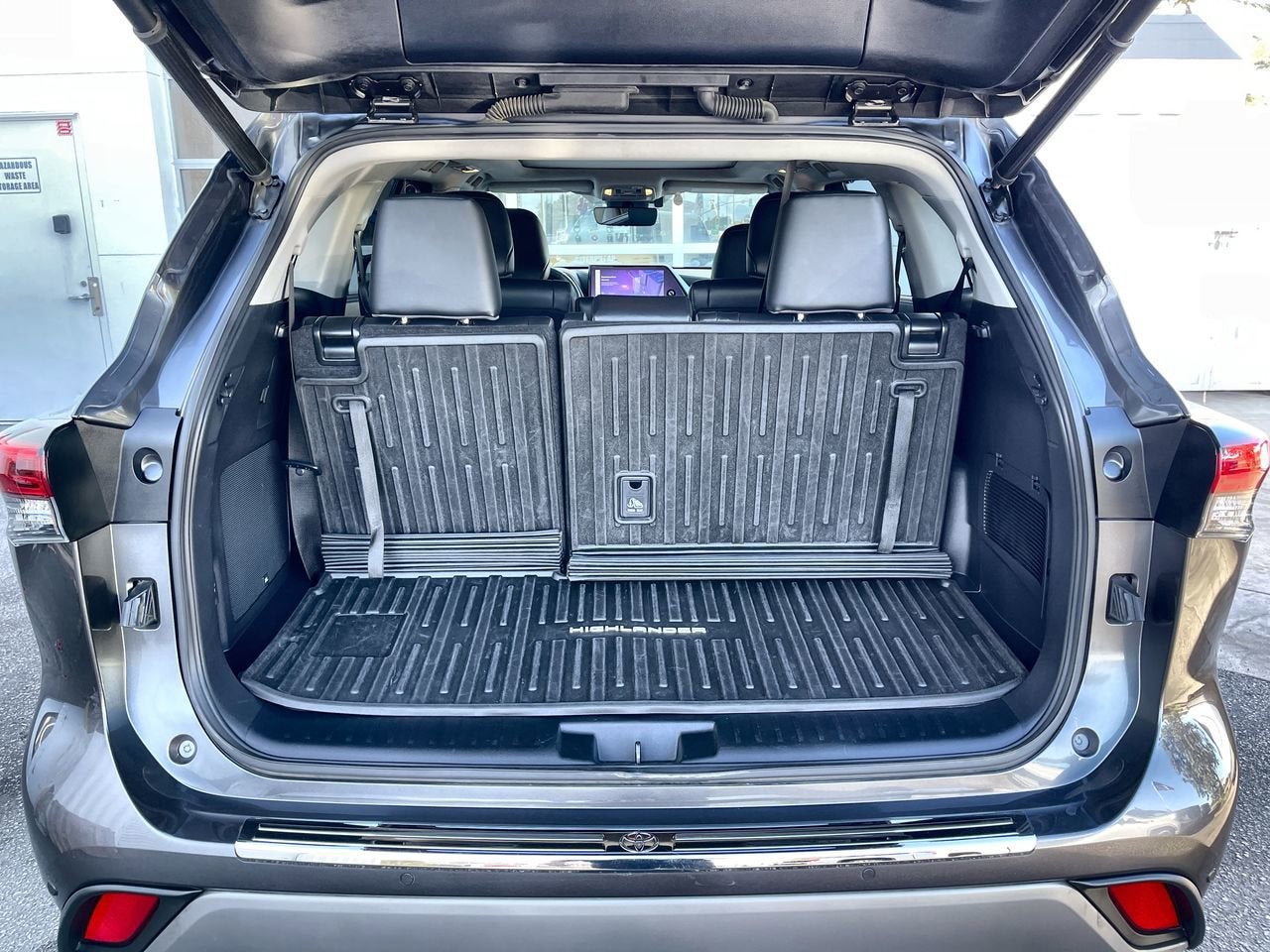 2023 Toyota Highlander Hybrid Platinum