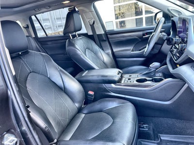 2023 Toyota Highlander Hybrid Platinum