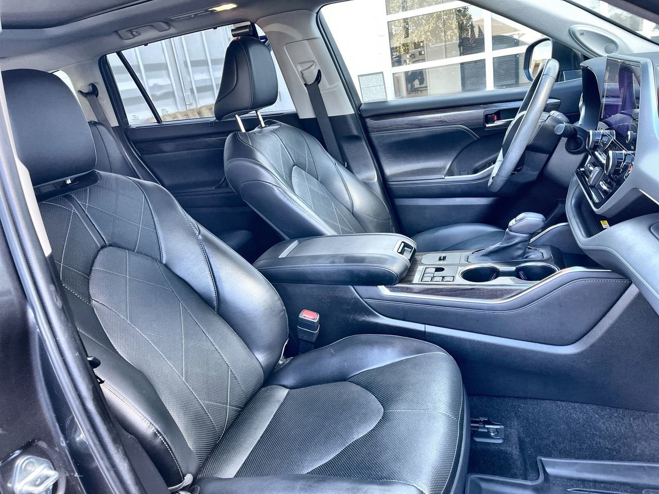 2023 Toyota Highlander Hybrid Platinum