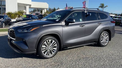 2023 Toyota Highlander Hybrid Platinum