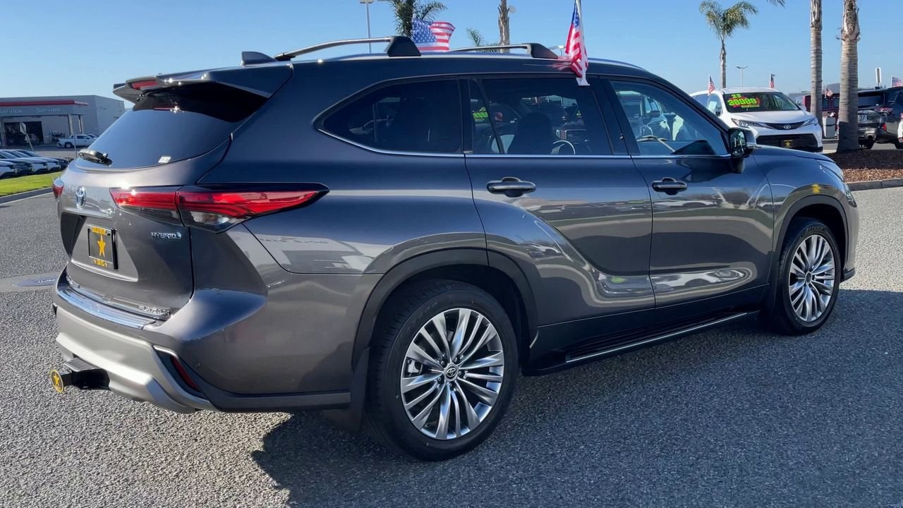 2023 Toyota Highlander Hybrid Platinum