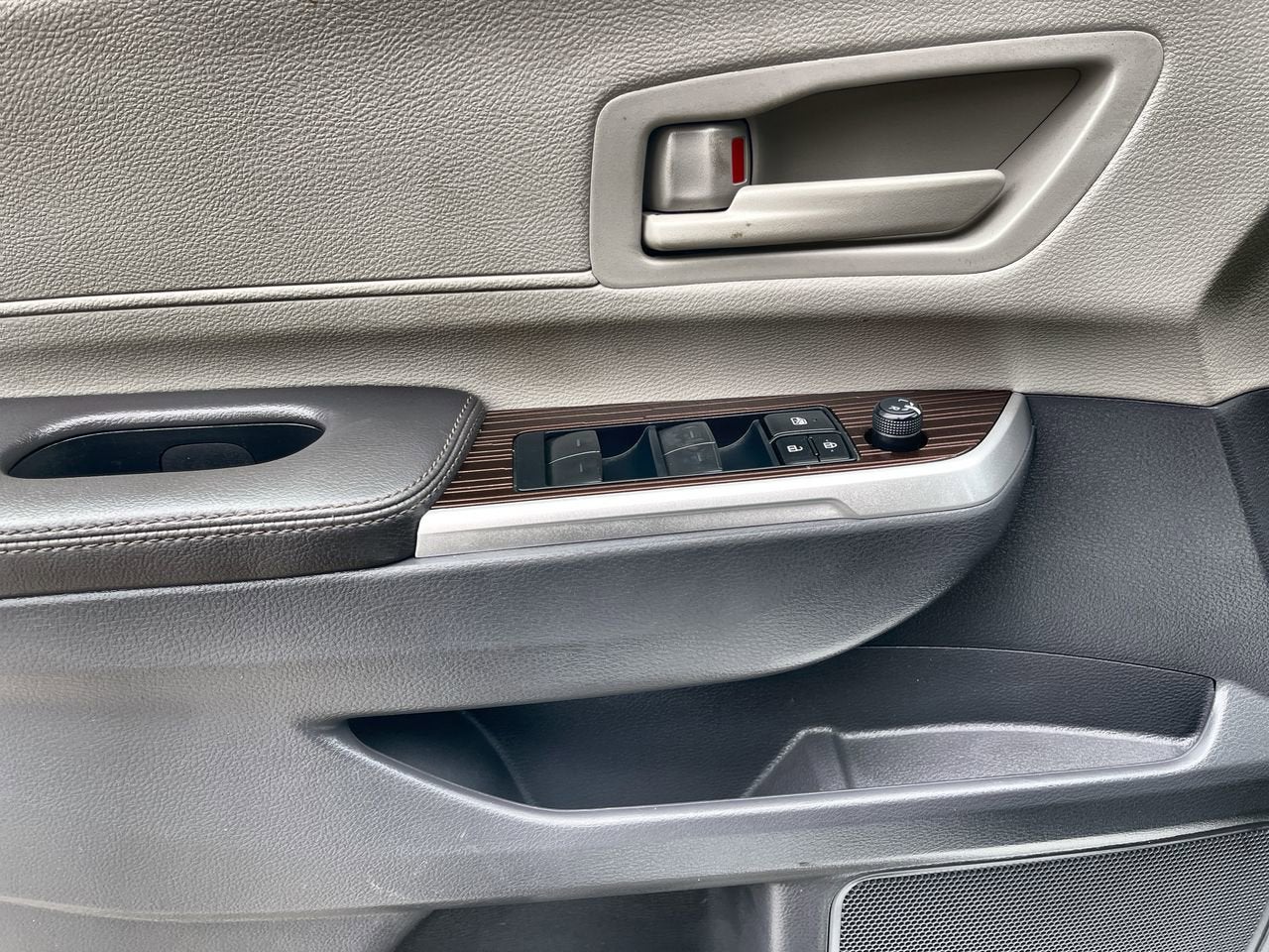 2023 Toyota Sienna LE