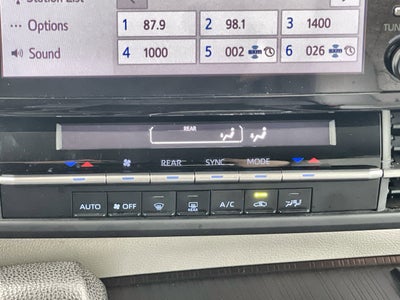 2023 Toyota Sienna LE