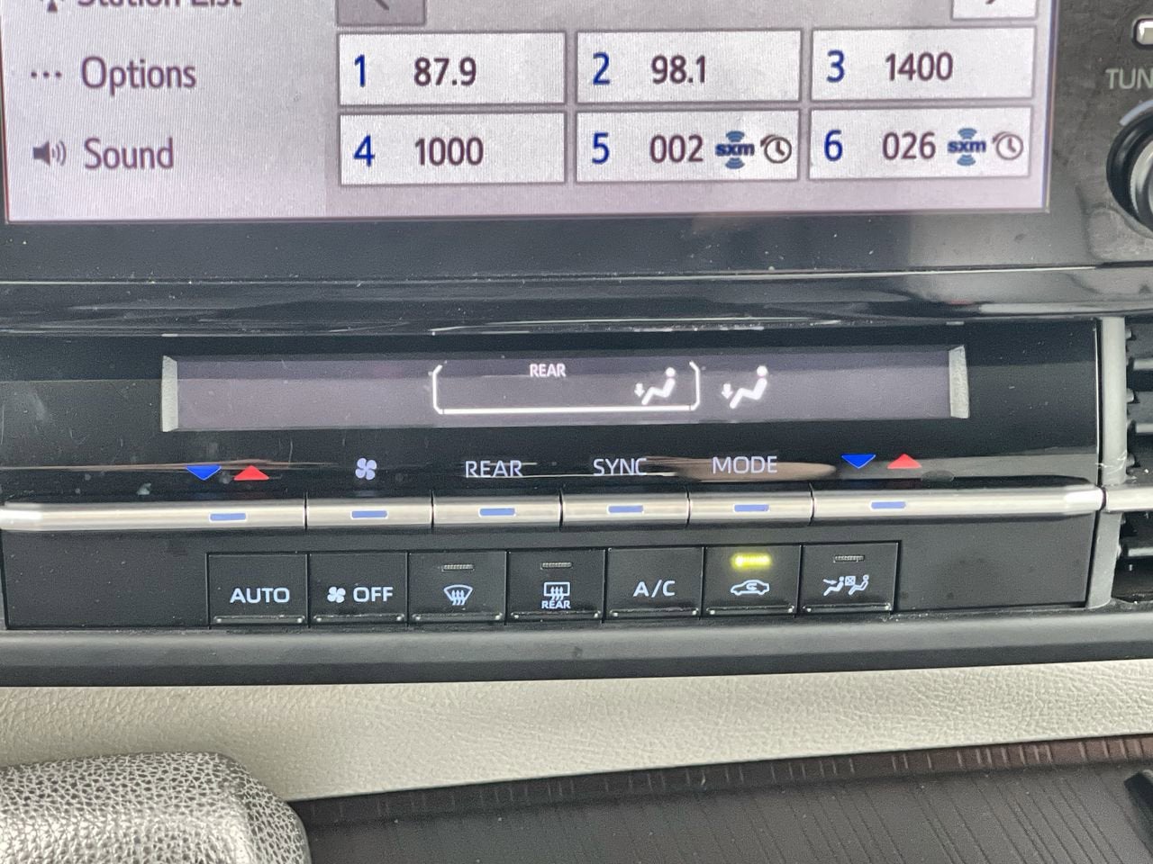 2023 Toyota Sienna LE