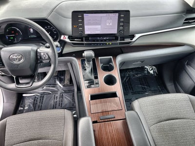 2023 Toyota Sienna LE