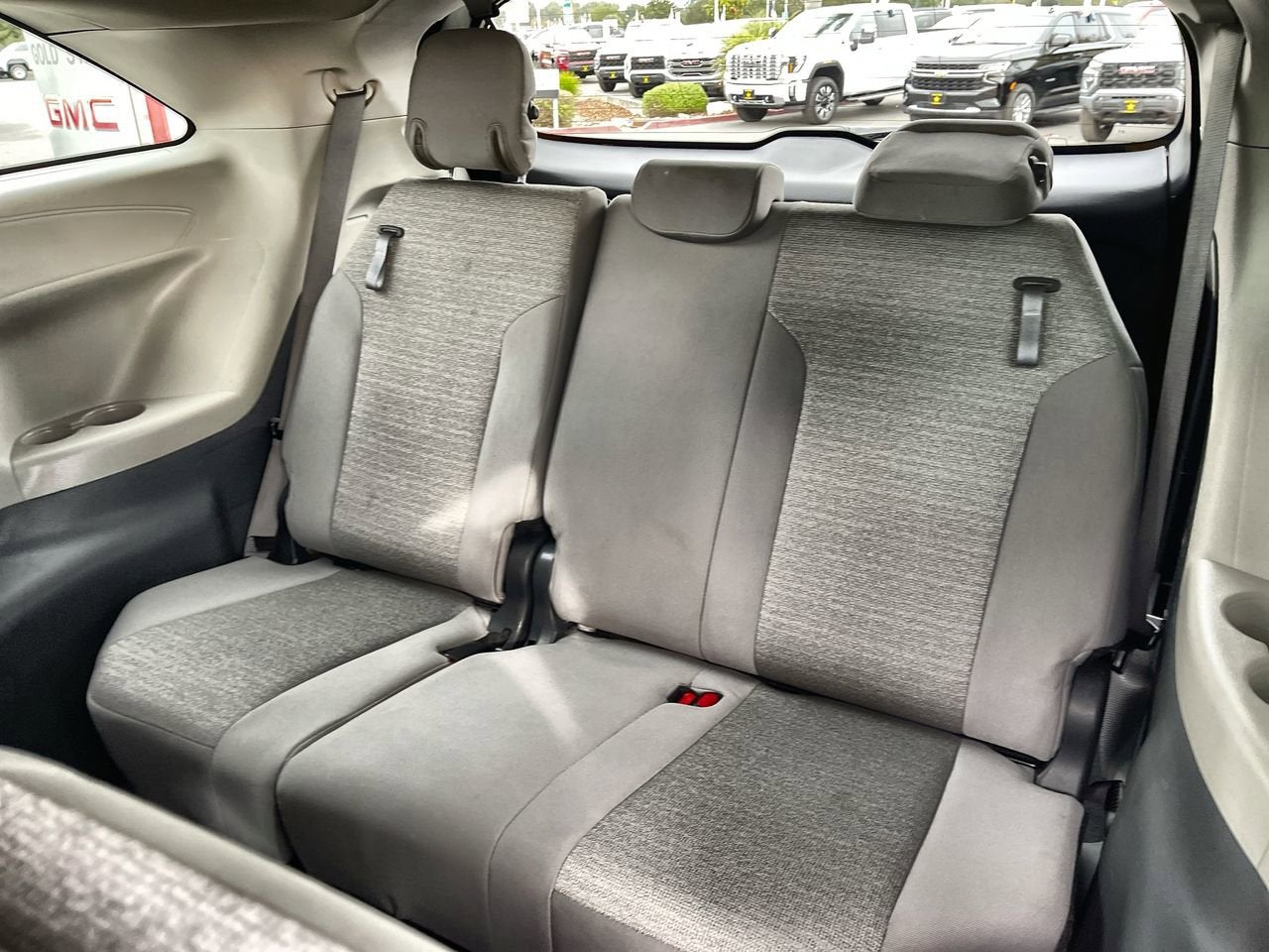 2023 Toyota Sienna LE