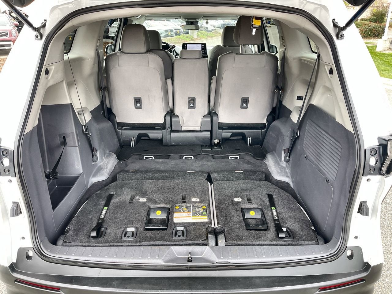 2023 Toyota Sienna LE