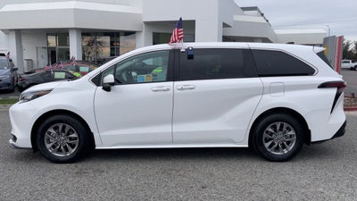 2023 Toyota Sienna LE