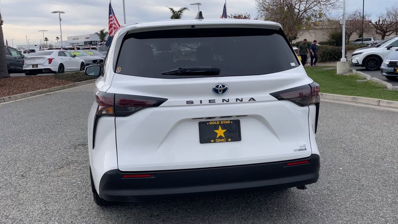 2023 Toyota Sienna LE