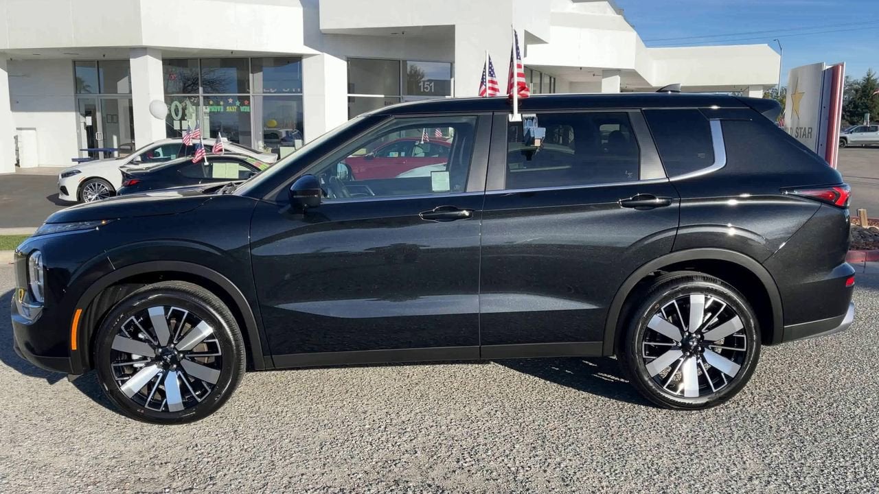 2025 Mitsubishi Outlander SE