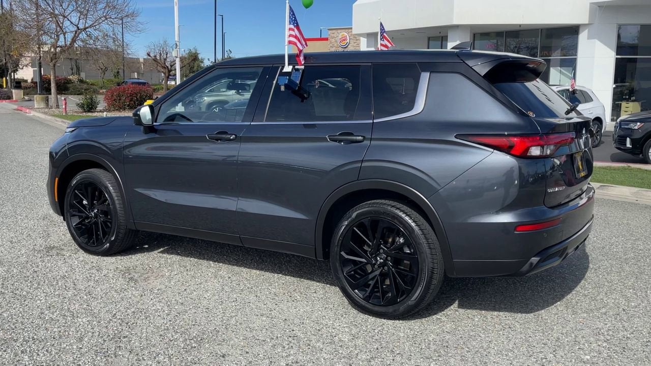 2024 Mitsubishi Outlander SE