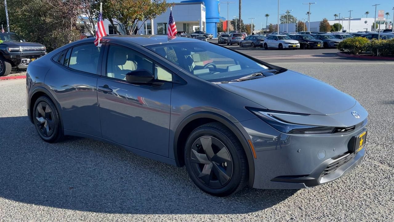 2025 Toyota Prius LE