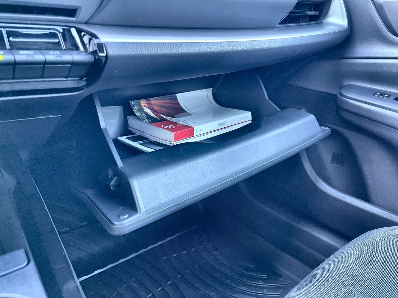 2025 Toyota Prius LE