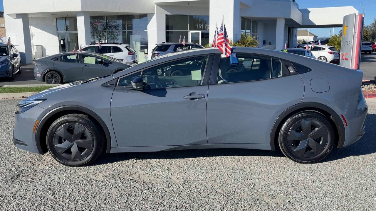 2025 Toyota Prius LE