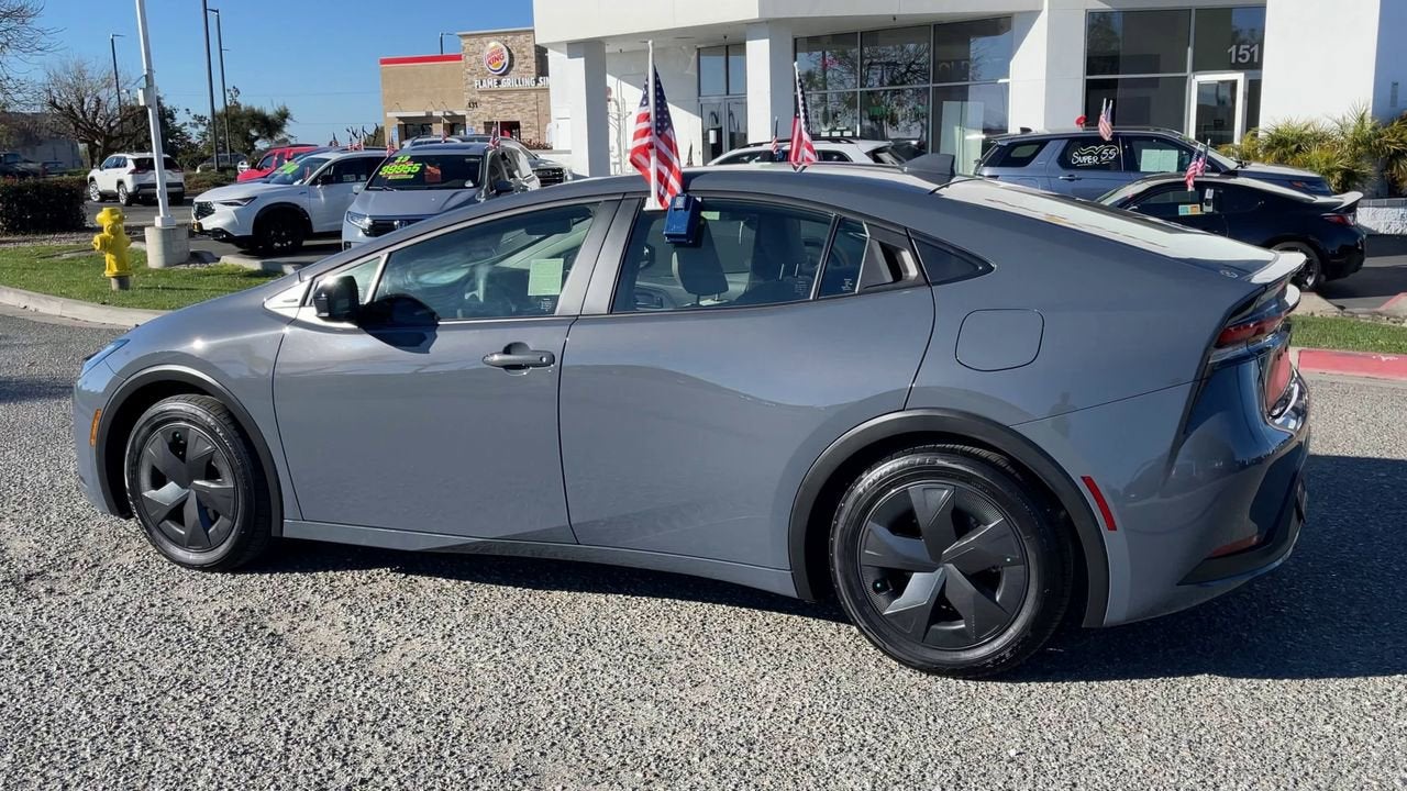 2025 Toyota Prius LE