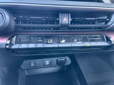 2024 Toyota Prius Prime SE