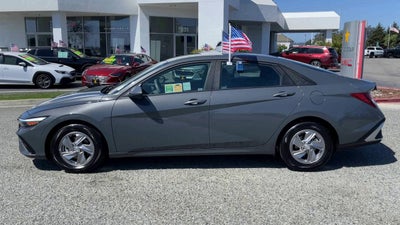 2025 Hyundai Elantra SE